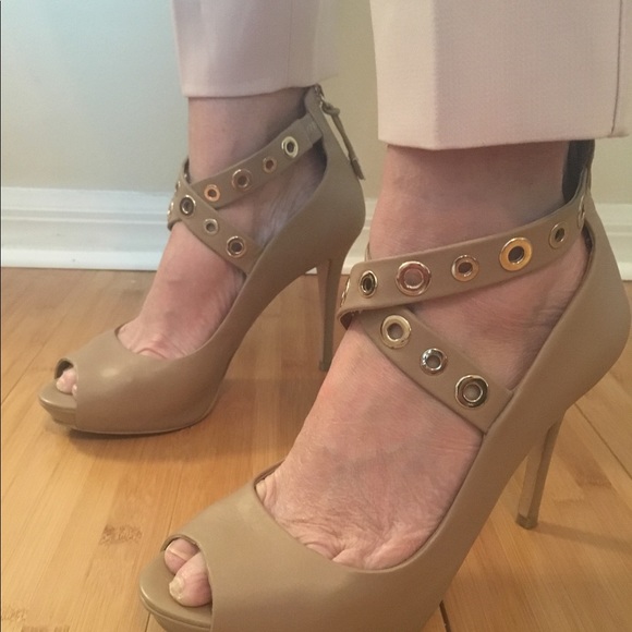 White House Black Market Heel 4”, size 8 1-2 - Picture 3 of 7